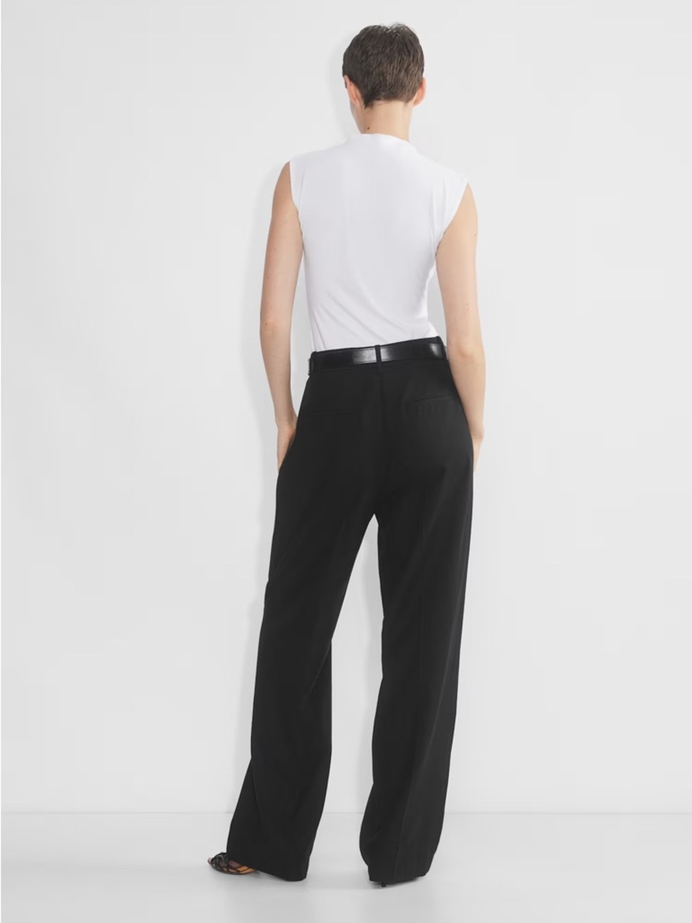 Aritzia Black The Effortless Pant Day Twill, Size 0 - Picture 5 of 16